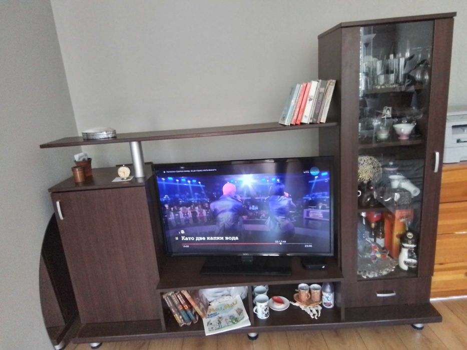 Секционен Шкаф с място за телевизор,два шкафа,