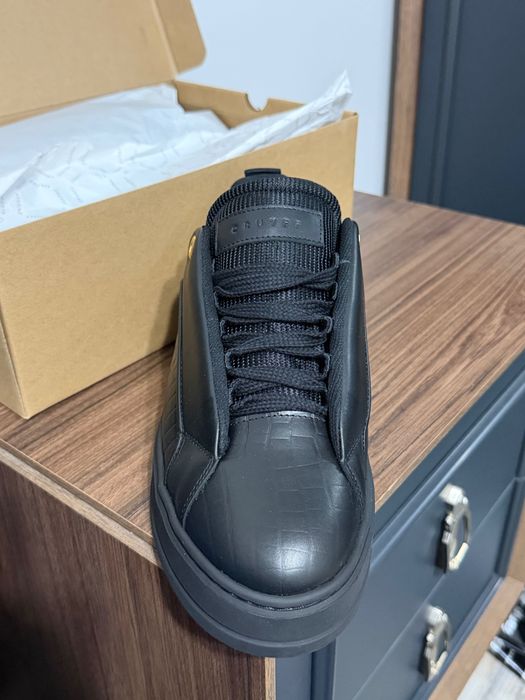 Продавам чисто нови мъжки маратонки Cruyff Masalto XL