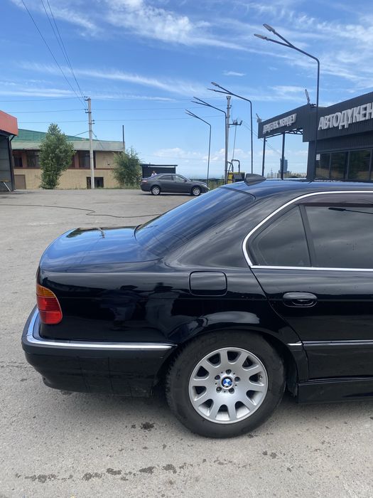 Продам BMW семерка