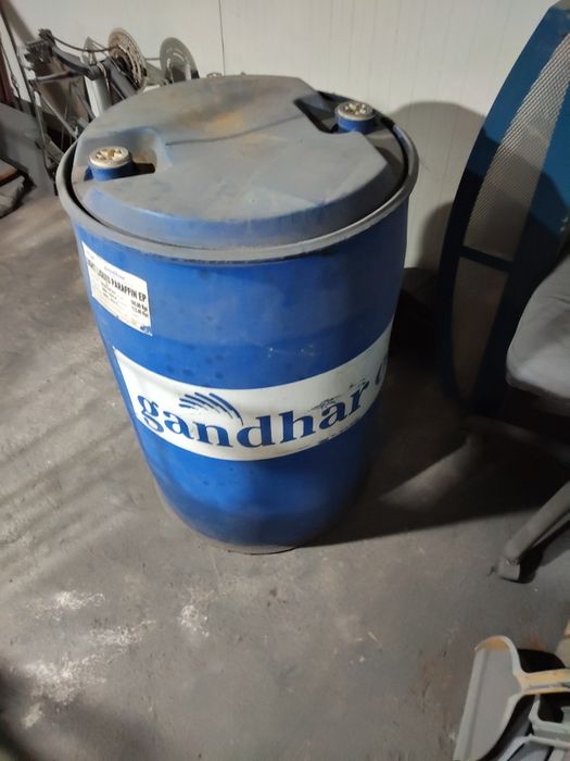 Butoi din plastic 200 litri calitate foarte buna