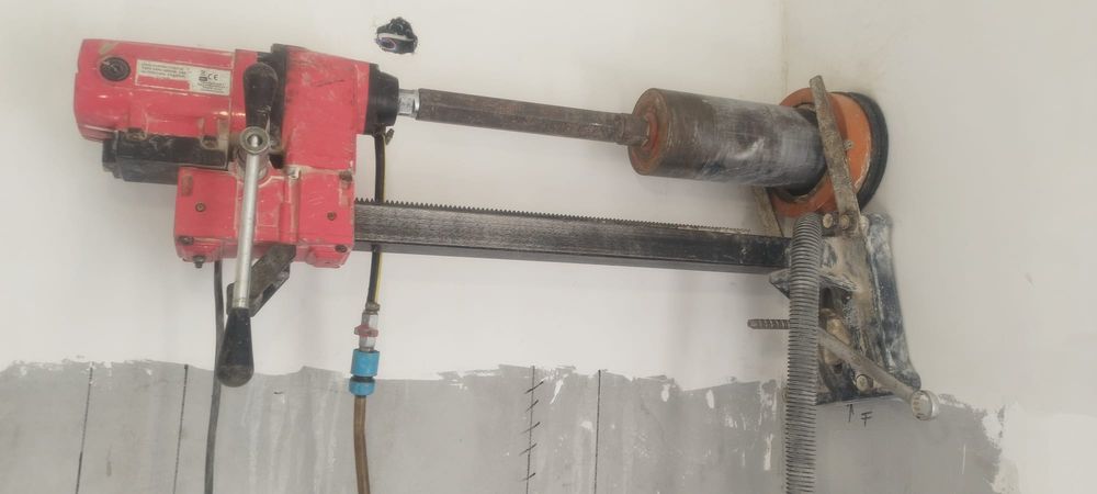 EXECUT GĂURI pentru hotă,în bca,cărămidă şi alte tubulaturi