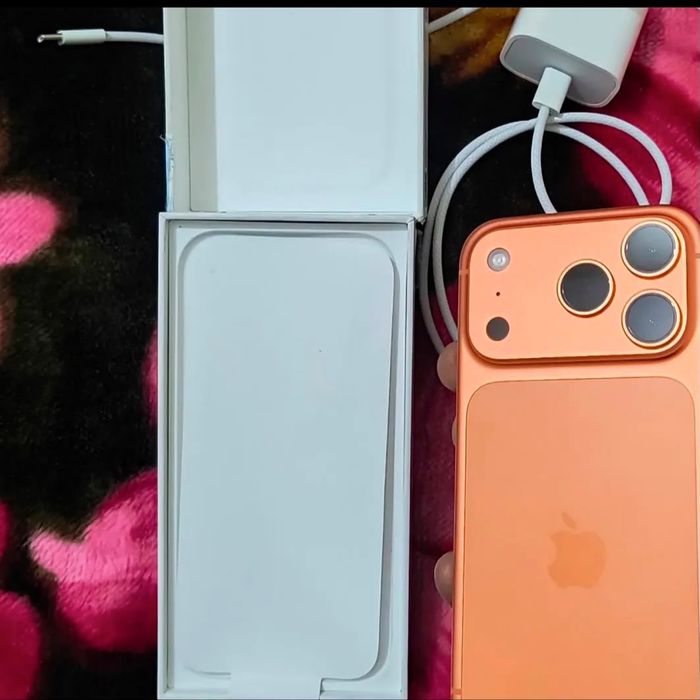 Iphone 17 pro оранжевый