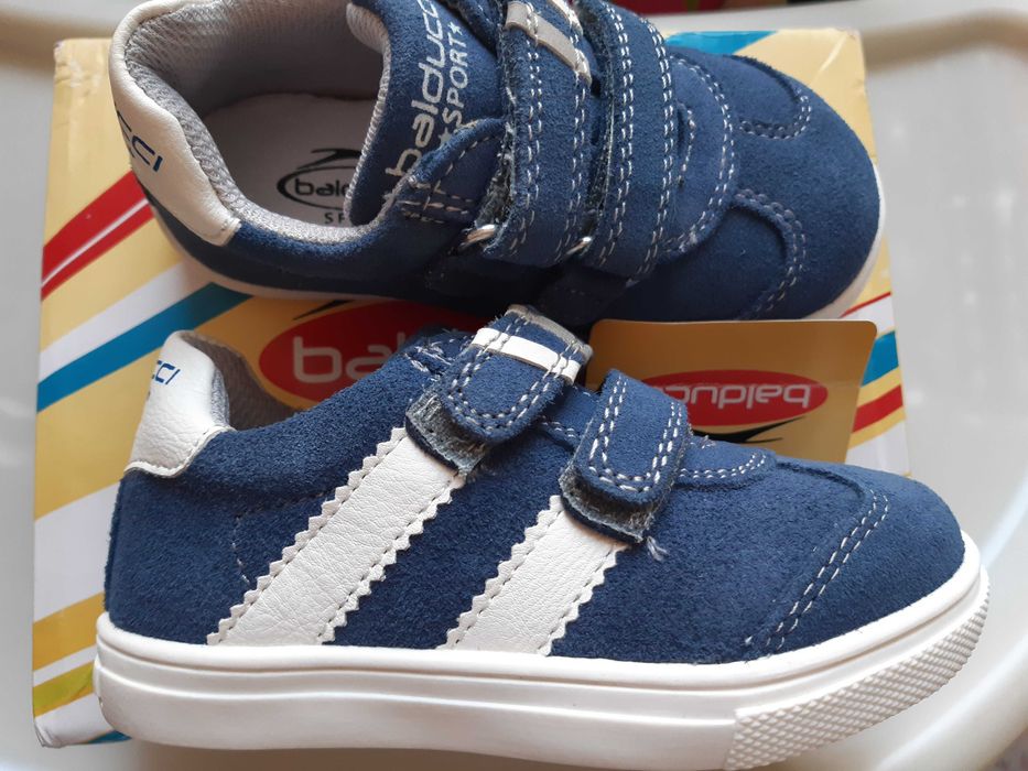 Нови Сандали и маратонки №22