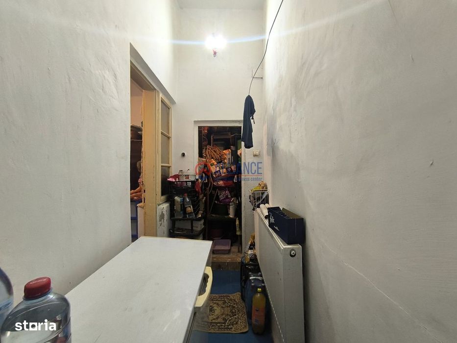 CENTRU - Casa solida cu etaj ,la pret de apartament !