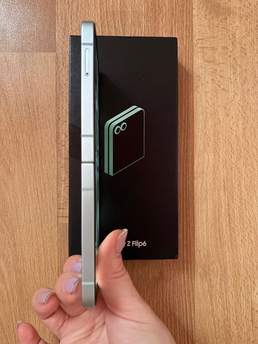 Samsung Z flip 6 + безжични слушалки Samsung