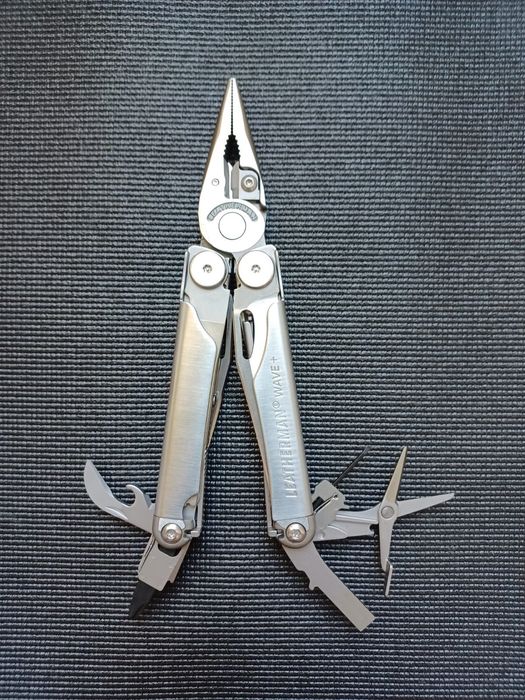 Vand multitool Leatherman Wave+ nou cu teaca de nylon