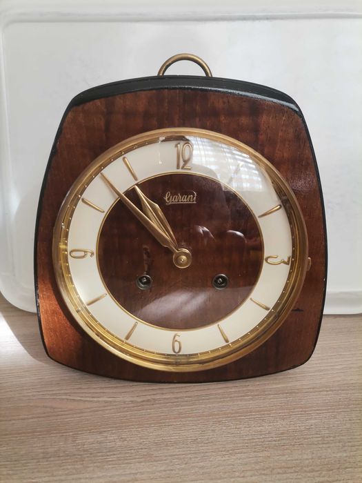 Реновирани немски настолни и каминни часовници