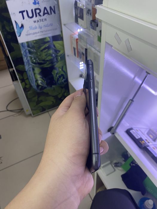 iPhone 11 в идеальном состоянии
