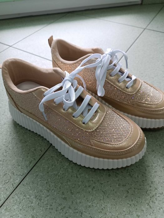 Продавам маратонки