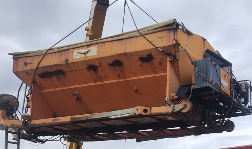 sararita cu motor auxiliar