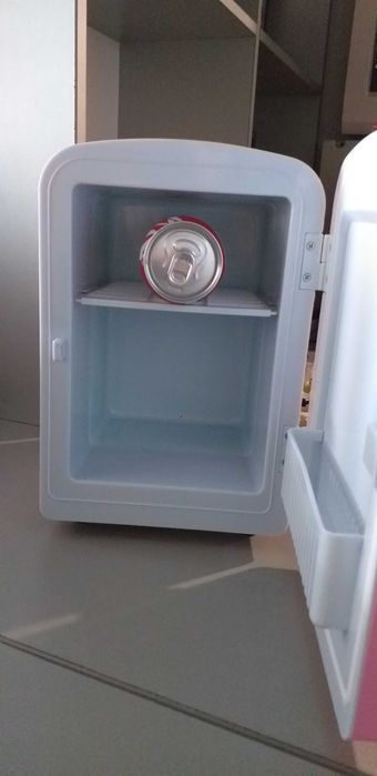 Mini frigider auto/birou roz cu dubla funcție rece/cald