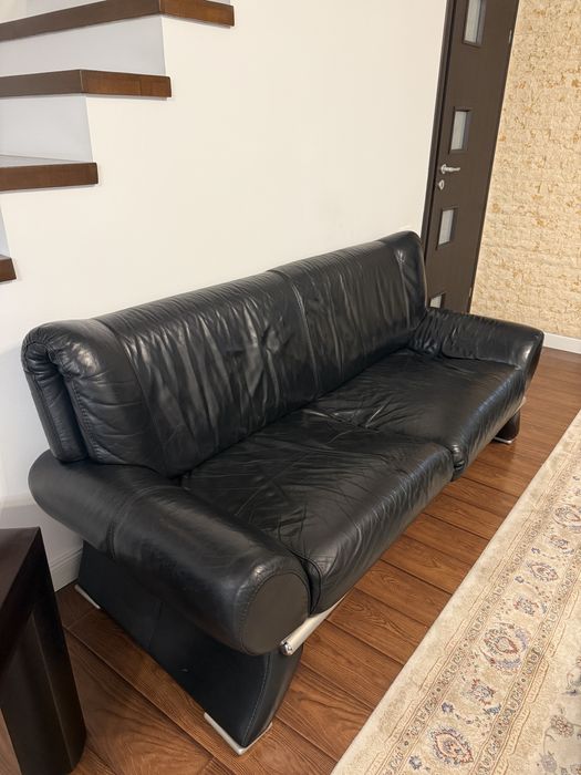 Masa din lemn cu 4 scaune tip bar