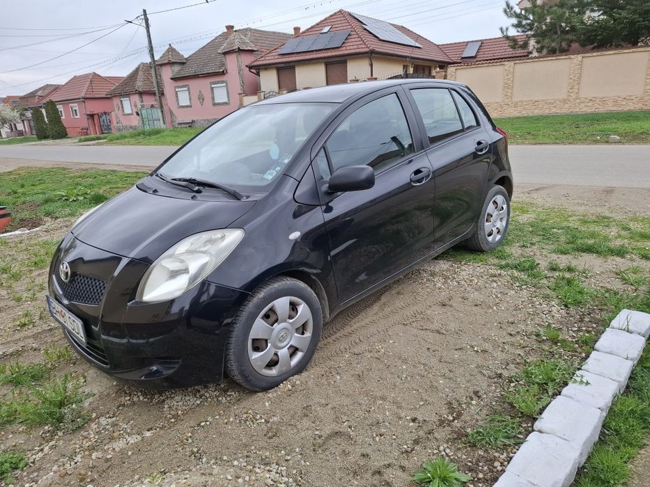 Toyota yaris benzină