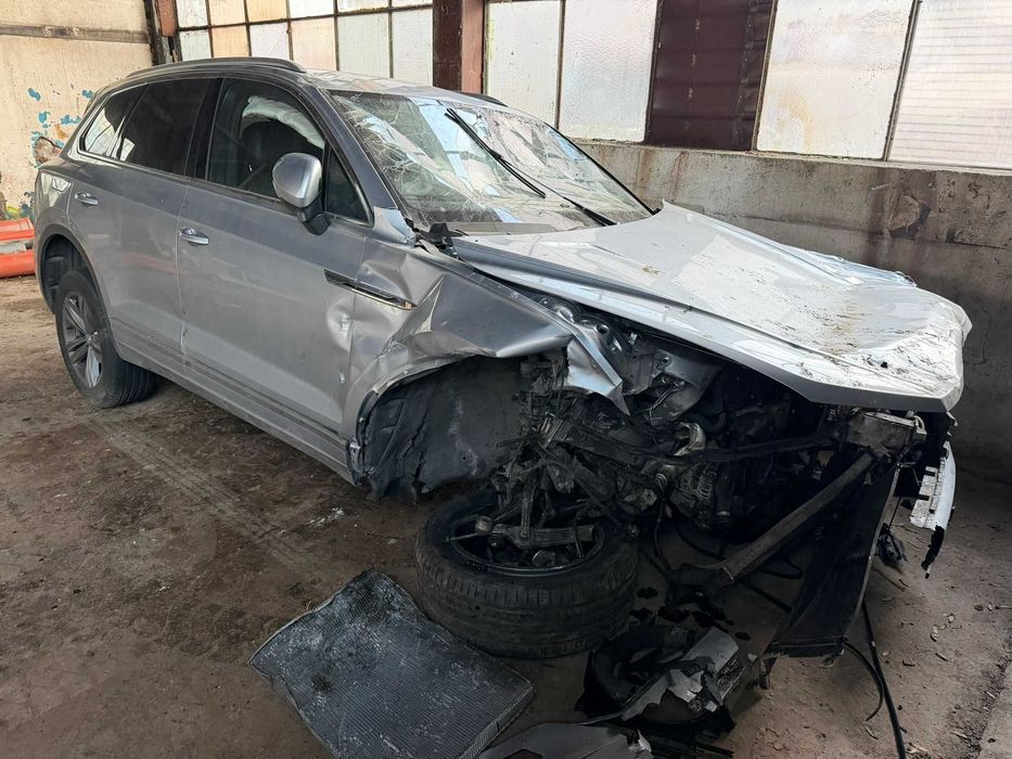 Volkswagen Touareg avariat