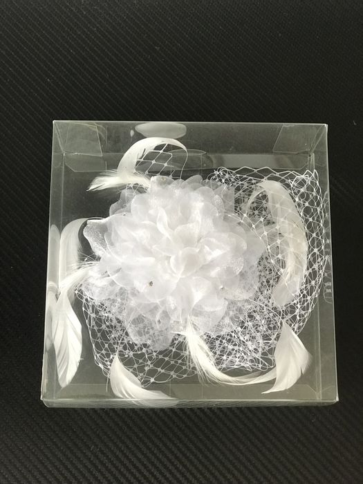 Voaleta mireasa, cu plasa alba sau ivoire