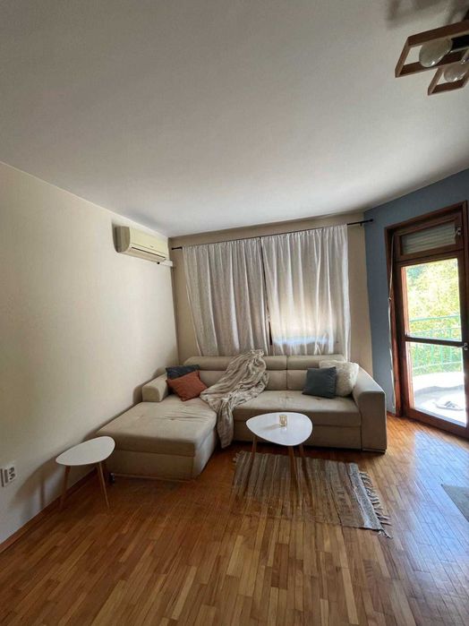 Тристаен апартамент в Въстанически