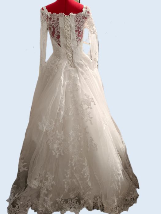 Свадебное платье со шлейфом 42-46р