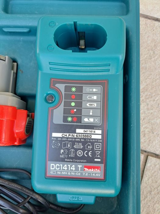 Masina de gaurit Makita 8271D, 2 baterii