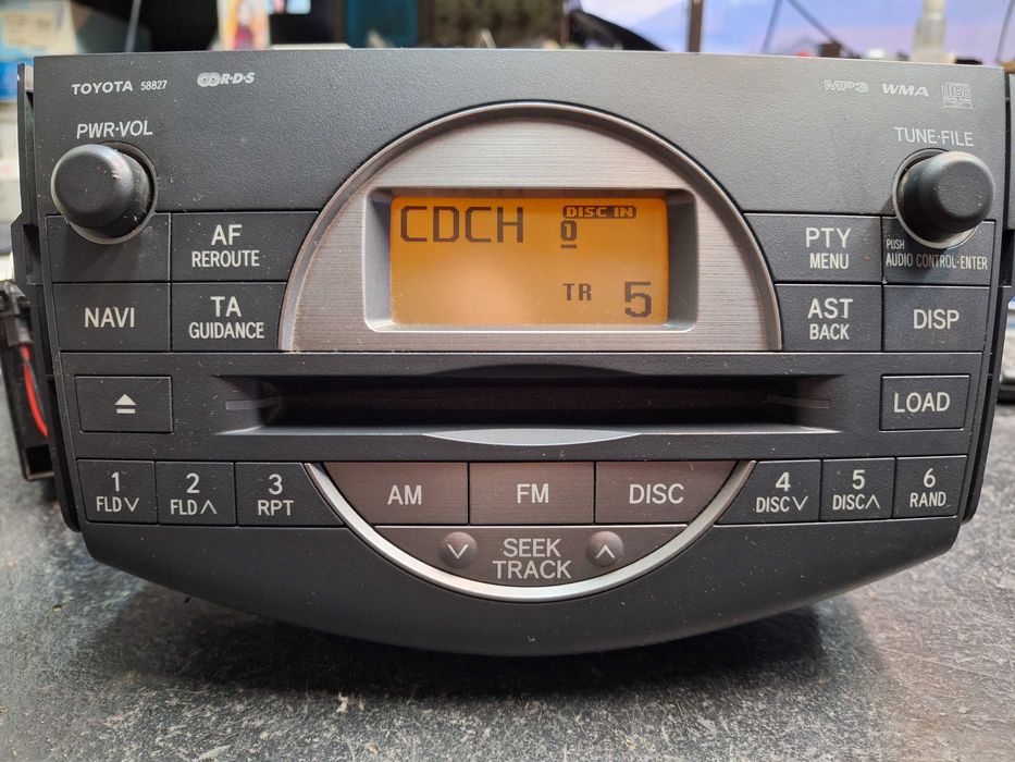 авторадио CD MP3 за TOYOTA RAV4 CQ-TT3571A в перфектно състояние