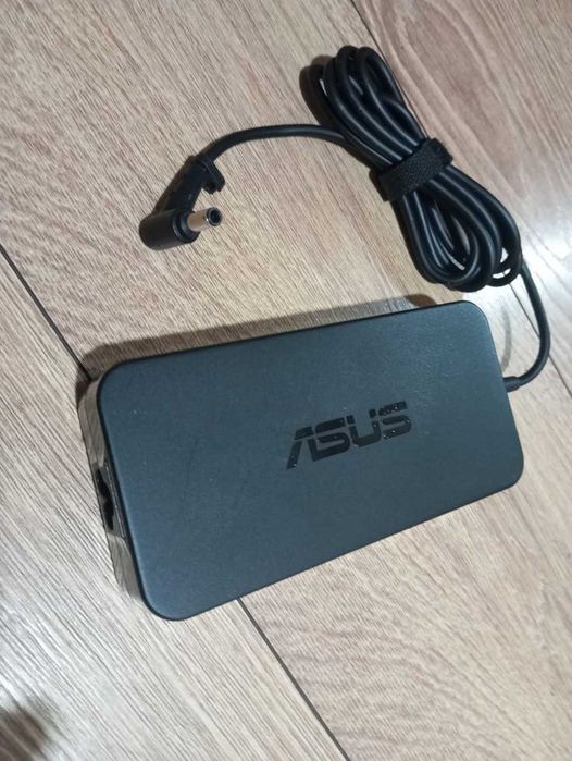 на игровой ноут Зарядка , Блок питания , шнур