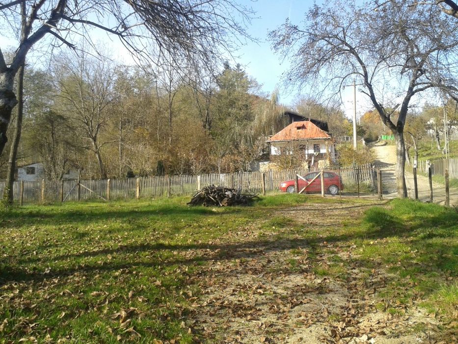 Vand Teren intravilan zona Varfuri, Dambovita