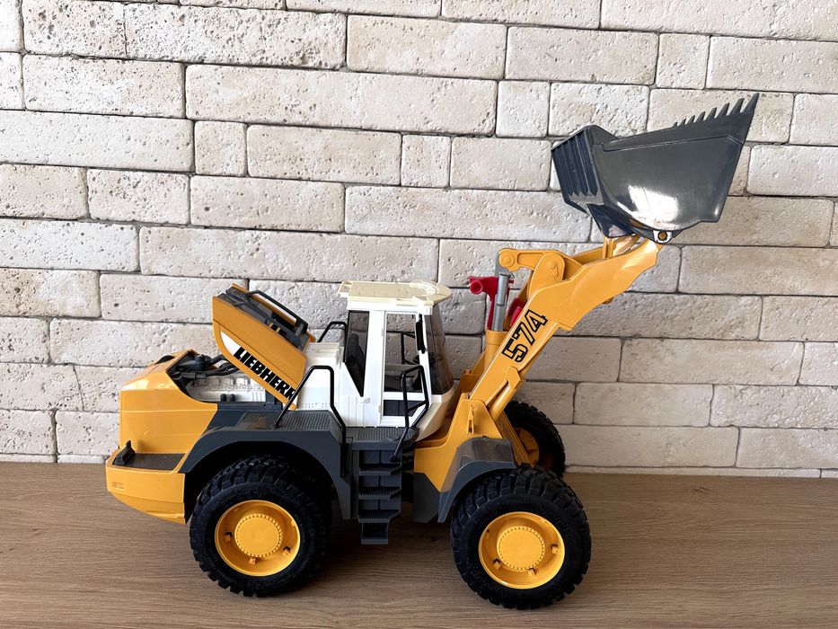 Детски багер LIEBHERR
