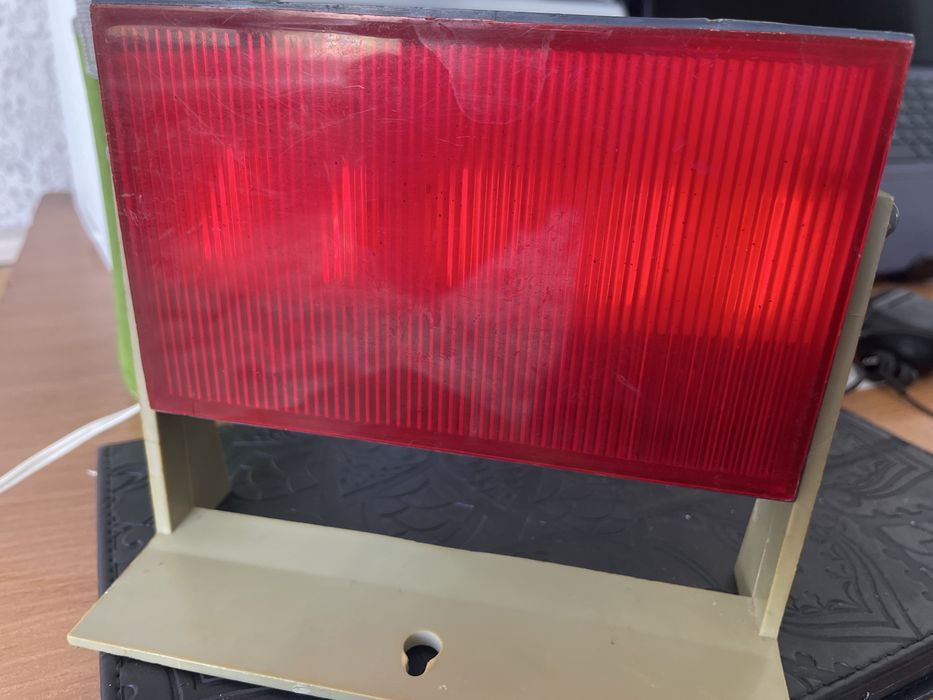 Красный фотофонарь