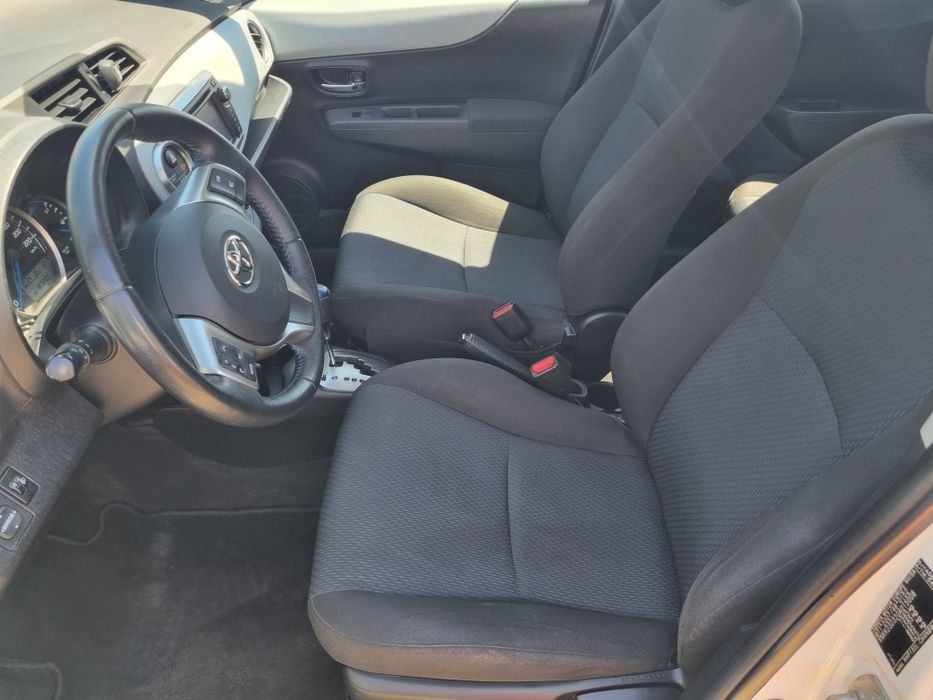 Toyota Yaris 1.5 benzina și hybrid an 2012 cutie de viteze automata  euro 5