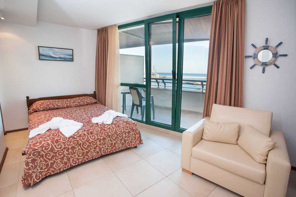 Продава се Едностаен апартамент в Балчик - 70 кв.м за 1000 €/кв.м - Снимка #2