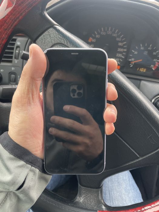 Айфон 11 64 гиг 77 акб