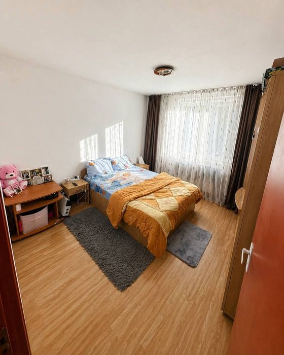 Vând apartament 2 came in centrul  orașului Pitești