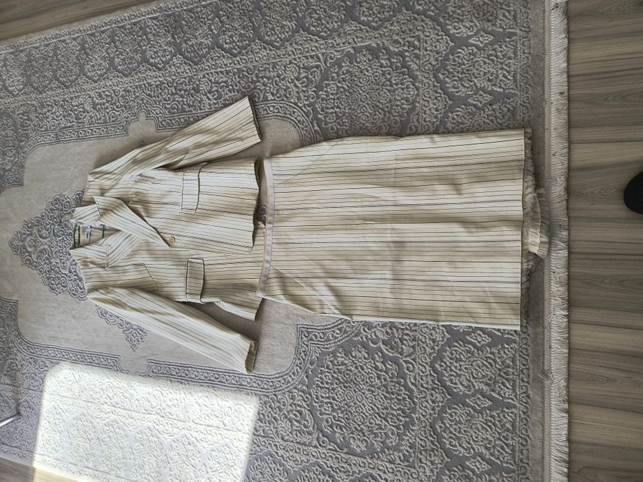 Costum in dungi Mango