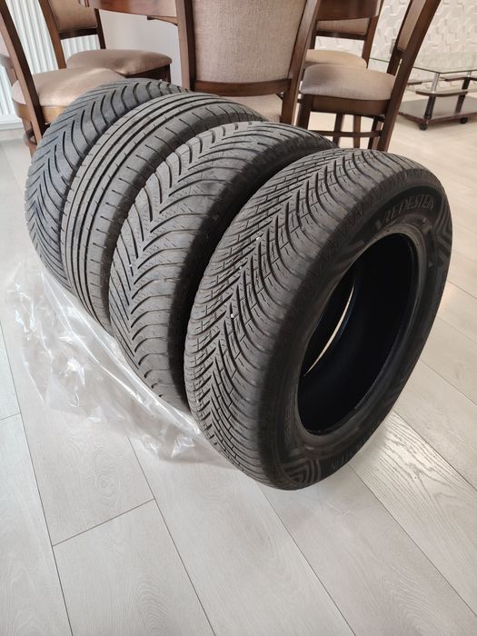 Vând cauciucuri masina