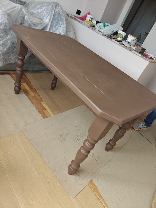 Масивна маса със столове