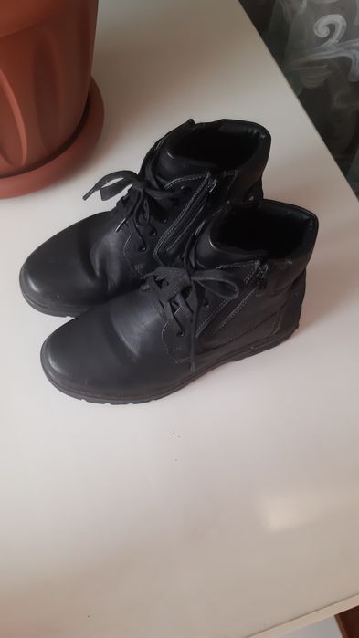 Продам ботинки весенние