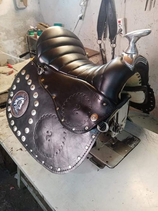 Кожаное седло  .
