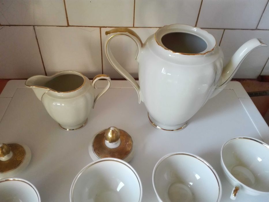 Сервизи - 2 броя.