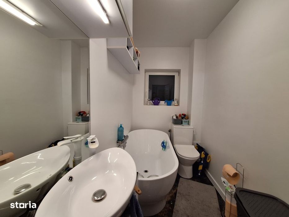 Apartament cu 3 camere, 2 bai, 2 balcoane, zona Muzeul Apei