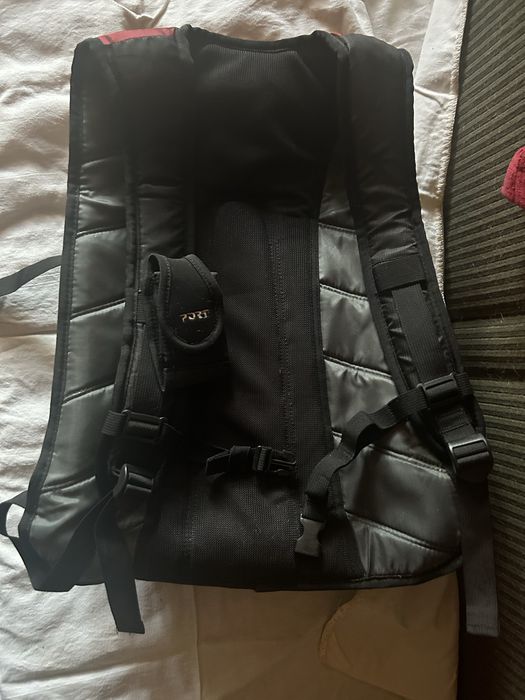 Раница с много отделения и джобове