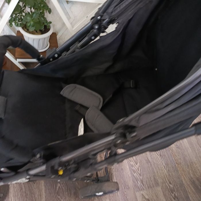 Продам прогулочную коляску