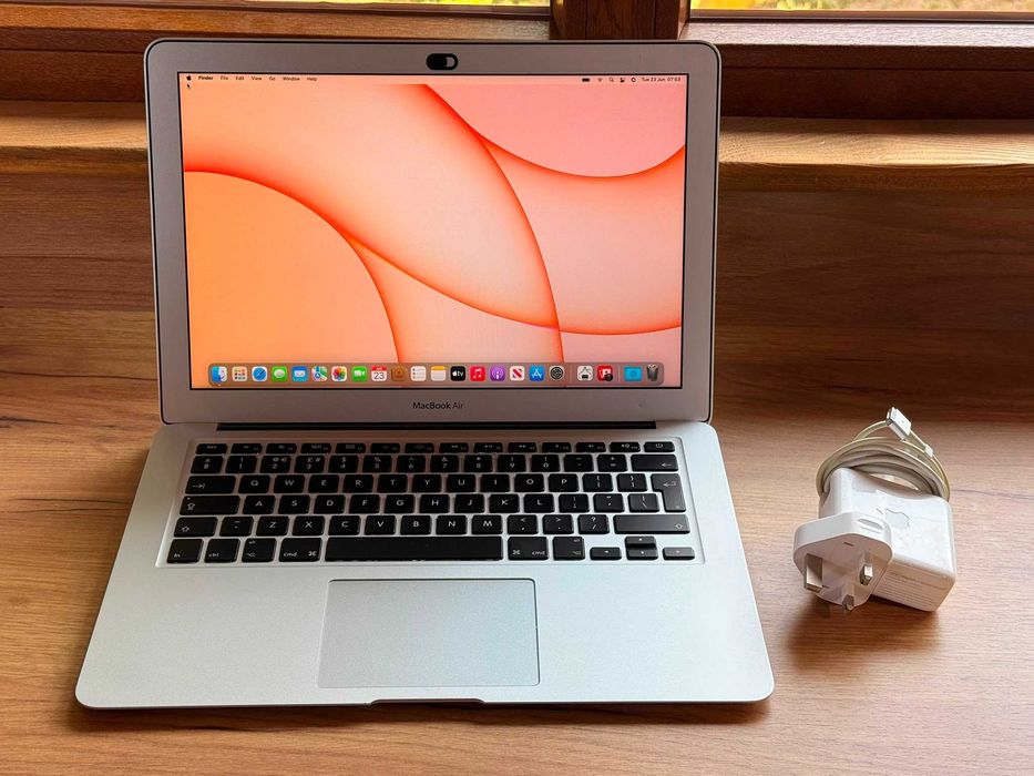 MacBook Air 13" 2017 i5 / 8GB RAM / 128GB SSD - Отлично Състояние