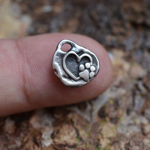 Сребърен медальон сърце с лапичка 925 – за любители на животни