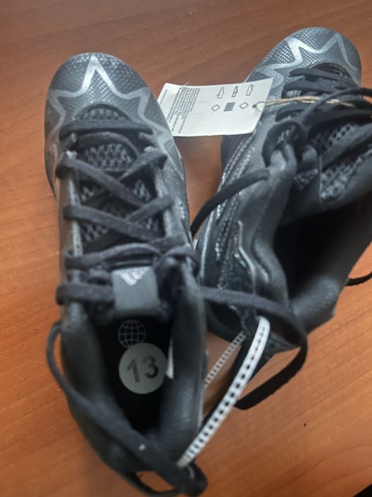 Adidasi fotbal cu crampoane