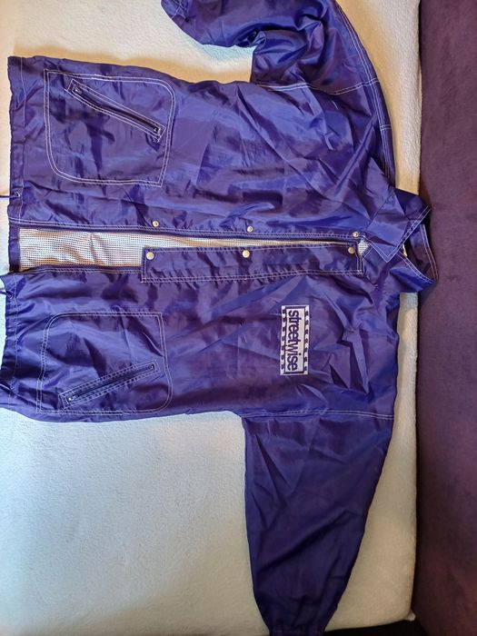 geaca de vant subtire