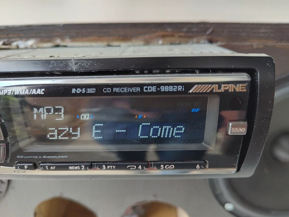 Висок клас ALPINE CDE-9882Ri USB / CD / MP3