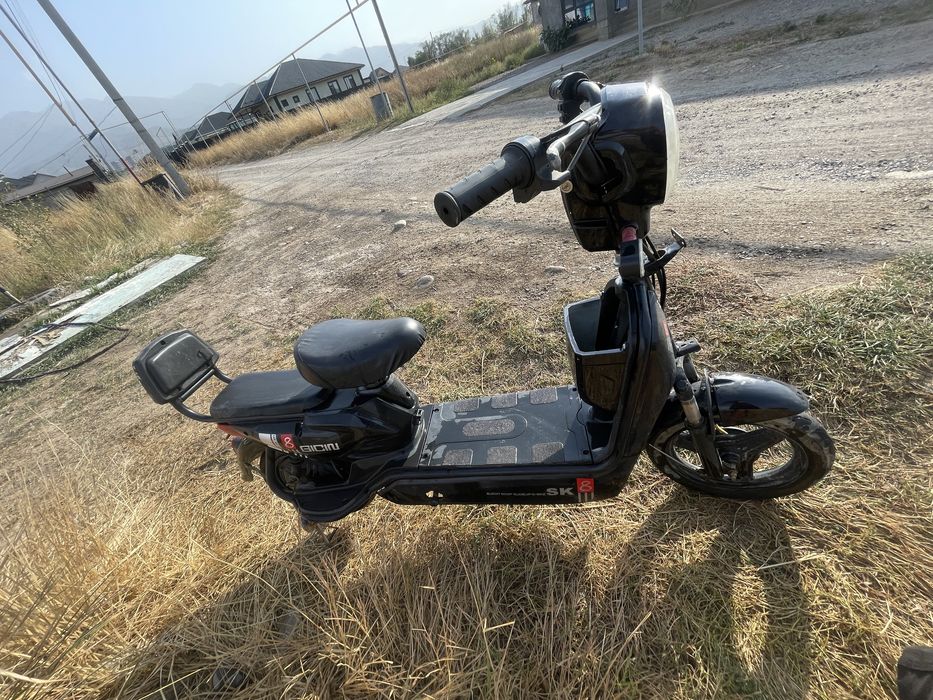 Скутер ск8 и ноутбук