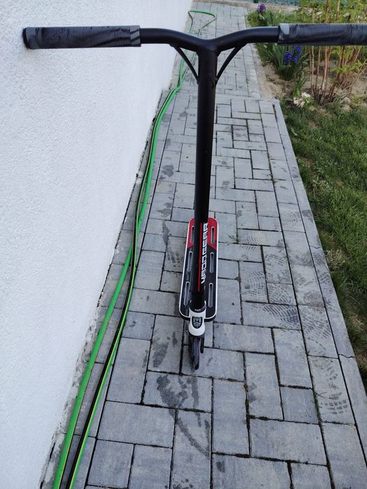 Vând trotineta freestyle MADDGEAR