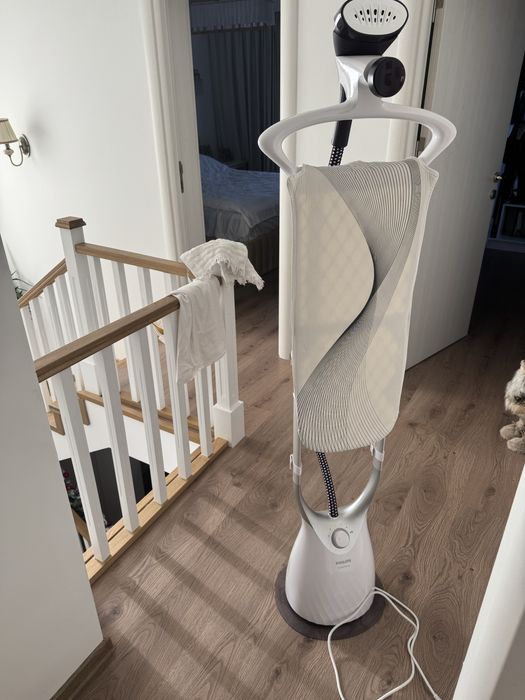 Aparat de calcat vertical cu aburi Philips ComfortTouch Plus GC558/30