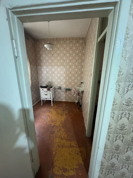 Под коммерцию 1 этаж вдоль дороги. 32 м2 Фасад 6 м