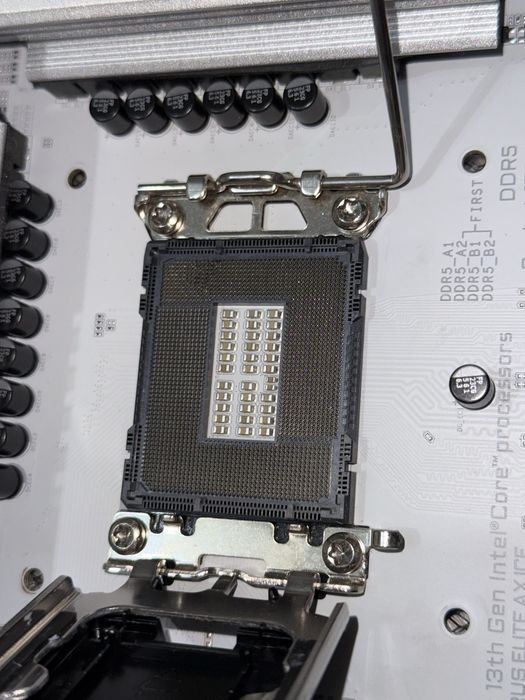 Placi de baza defecte (Z790, B760)